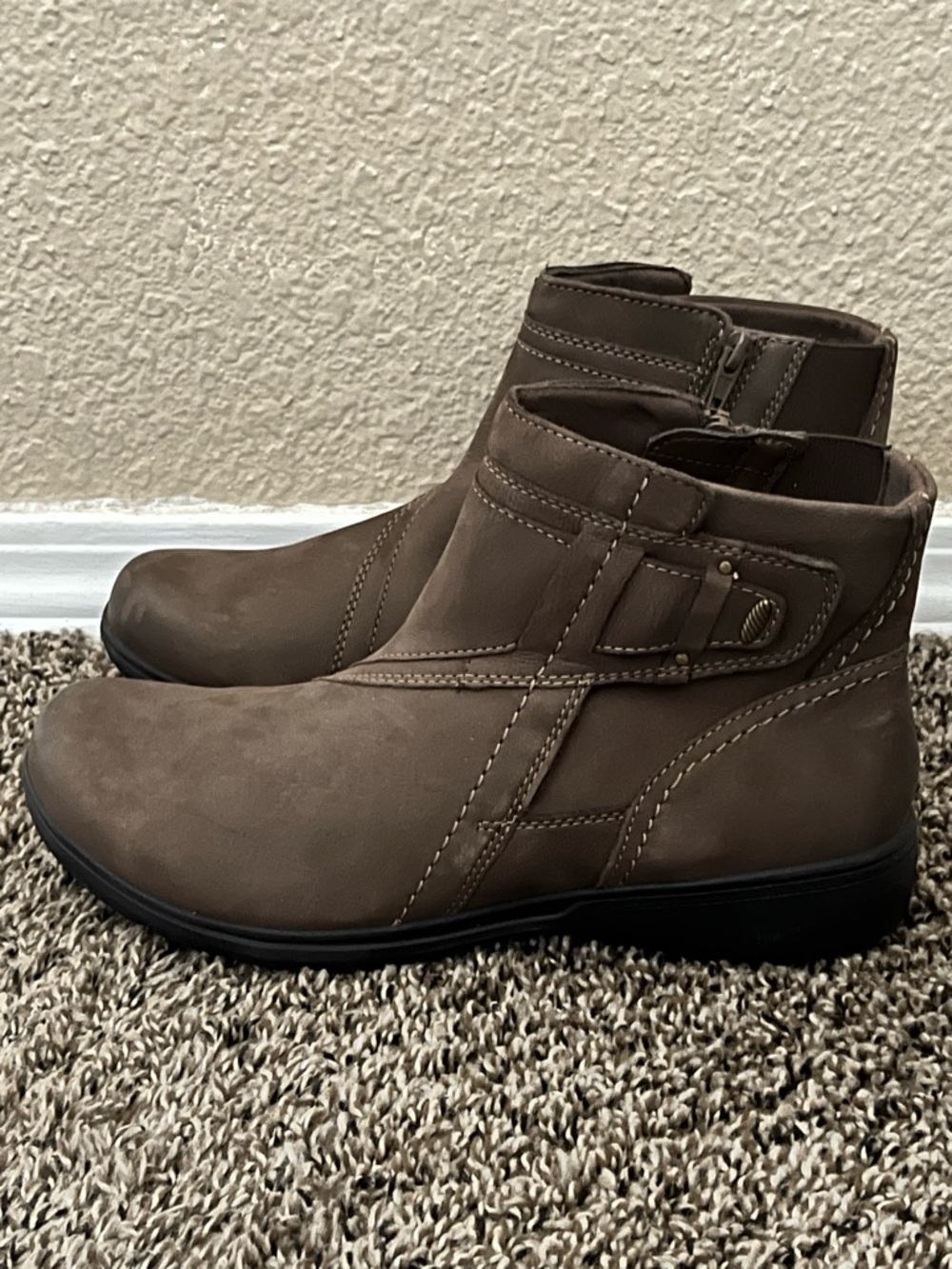 Clark's Women's Carleigh Style Mushroom Nubuck Boots -Size 11M